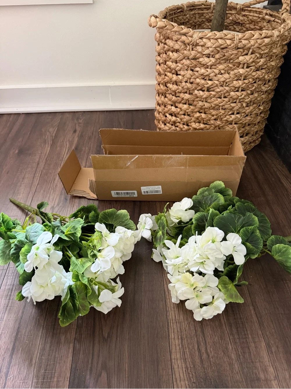 Fake Flowers 2PCS 17.3In Artificial Geraniums for Outdoors Realistic. White New